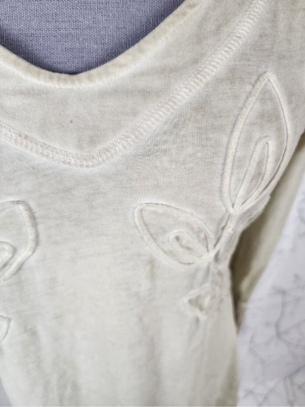 Gretty Zeuger Beige Wash Textured Floral Embroidered V-Neck Tunic - Picture 2 of 9